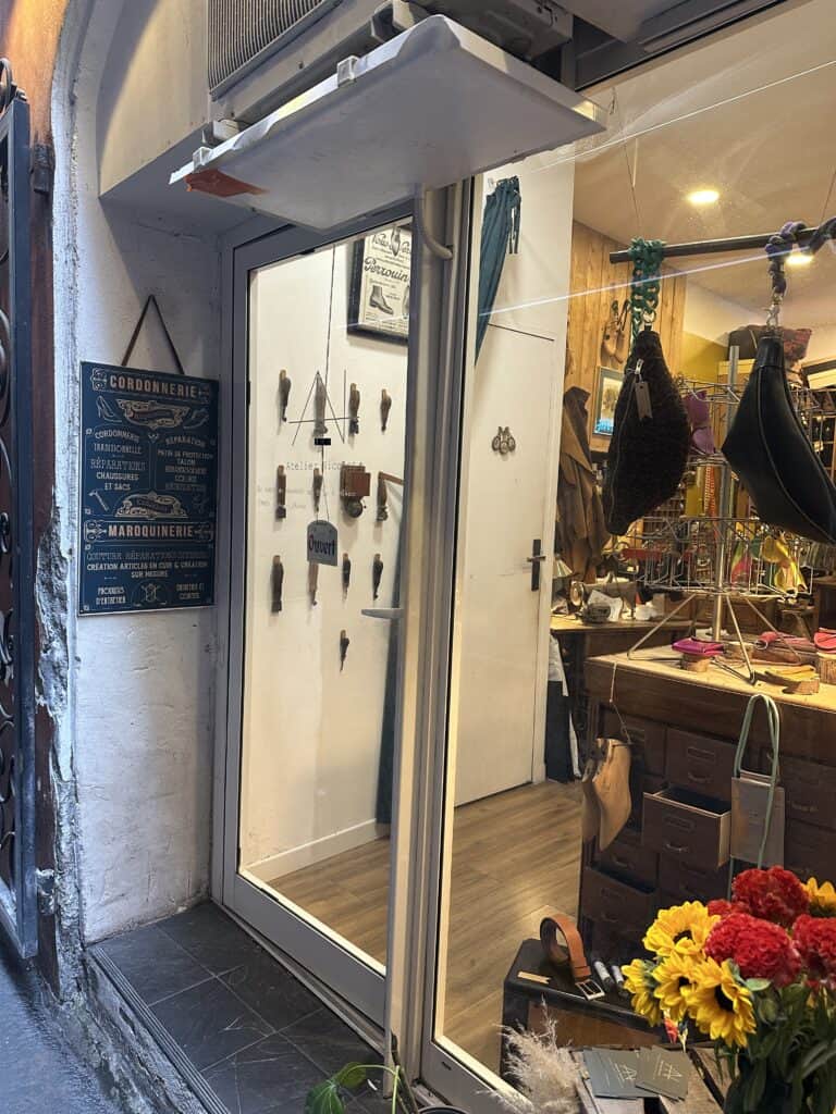 Leather repair shop Atelier Nicolet
